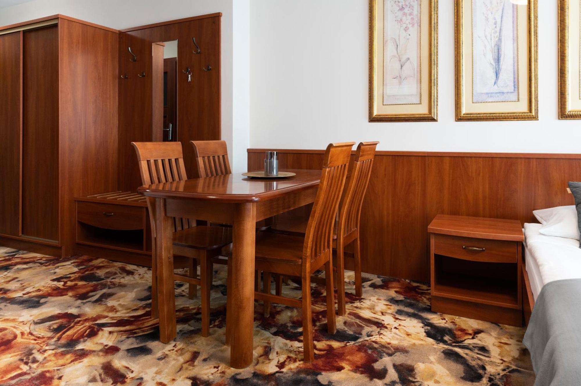 Anker Apartment โควอบเซก ภายนอก รูปภาพ